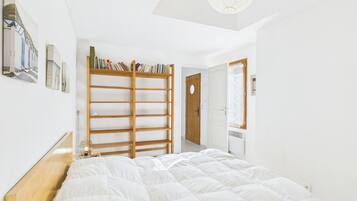 3 bedrooms, iron/ironing board, free WiFi