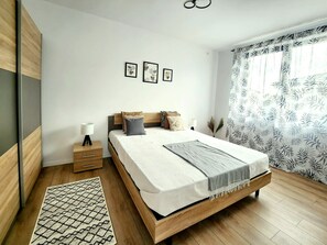 3 bedrooms, iron/ironing board, WiFi, bed sheets