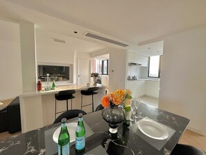 Family Apartment, City View | Private kitchen