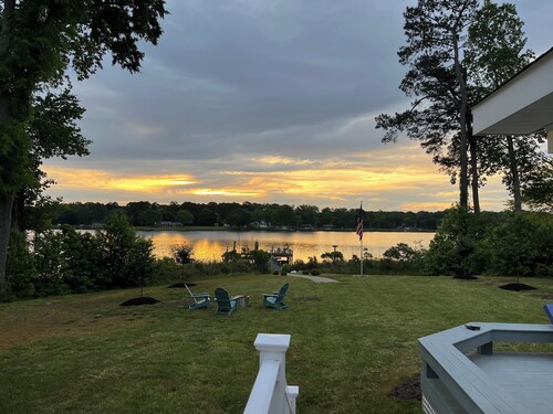 Bluebell Cottage!  Waterfront, Boat Dock in Gloucester VA. Handicap accessible!