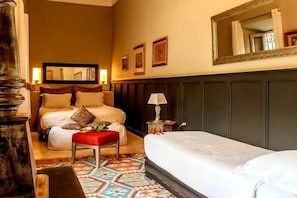 Comfort Triple Room, Patio | In-room safe, free WiFi