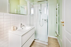 Classic Room, Patio, Vineyard View | Bathroom