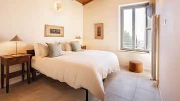 Classic-Zimmer, Blick auf den Weinberg | Schreibtisch, laptopgeeigneter Arbeitsplatz, Bügeleisen/Bügelbrett