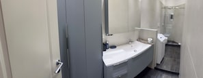 Shower, hair dryer, bidet, towels - Bubi House 2 - Large apartment a few minutes from the cathedral suitable for families (Milano)