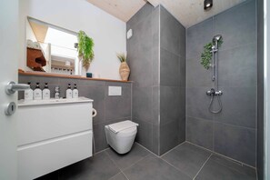 Three Bedroom House | Bathroom | Shower, towels, soap, shampoo - Fumba Town Private Residences (Kombeni)