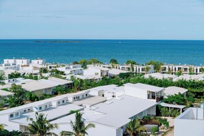 Vista frontal de la propiedad