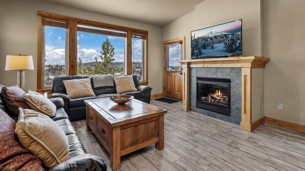A living room with a fireplace, a television, and a sofa. - New! Old Mill Lookout–Mountain Views, Fireplace, Dog Friendly (Bend)