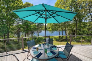 Outdoor dining - Pondfront, 1 Mile to Nauset Beach! (Orleans)