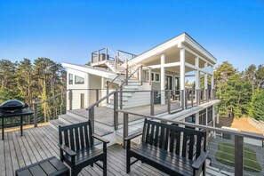 Terrace/patio - Coastal Luxury Near Wellfleet's Best Beaches (Wellfleet)
