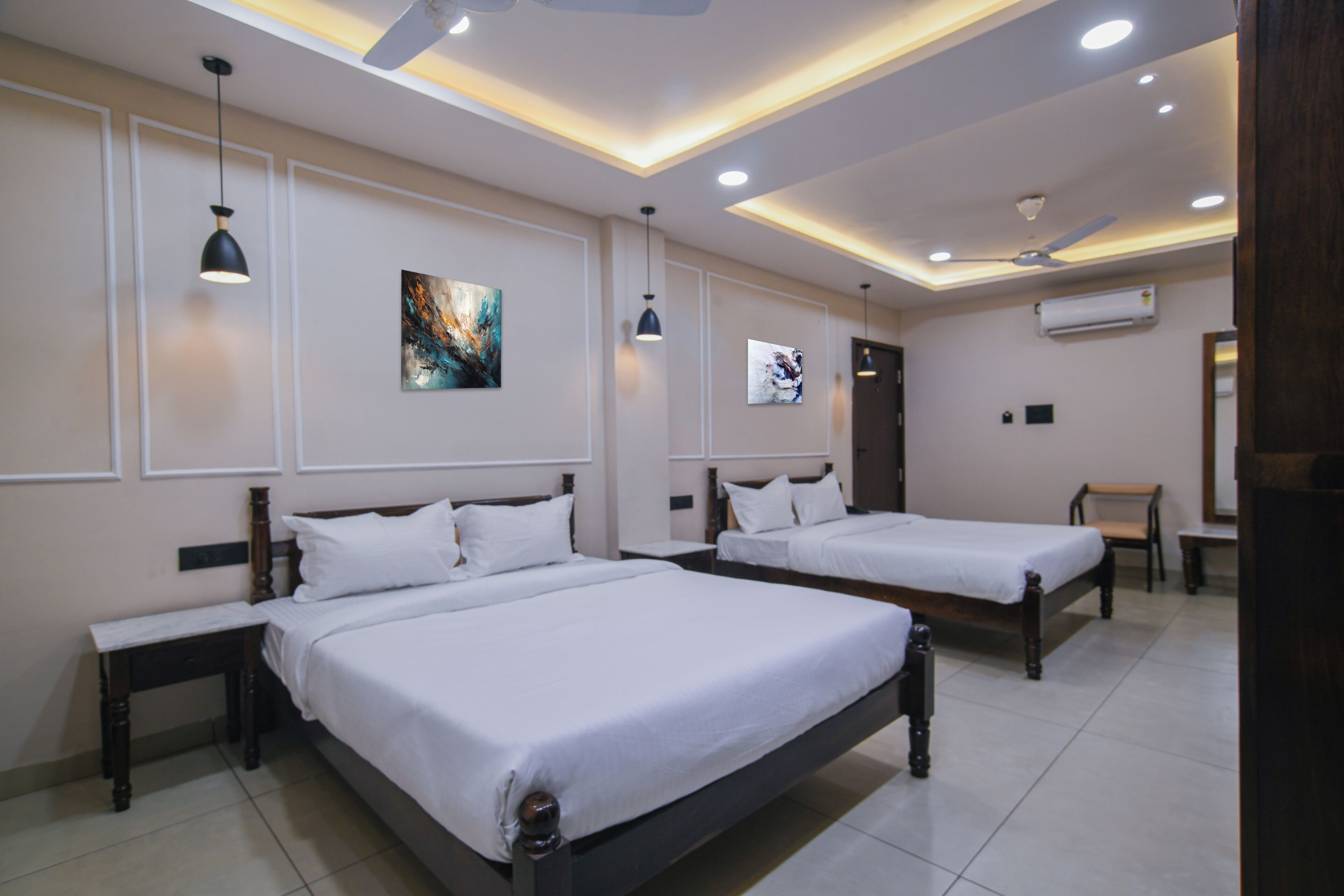 Family Room | Desk, free WiFi, bed sheets