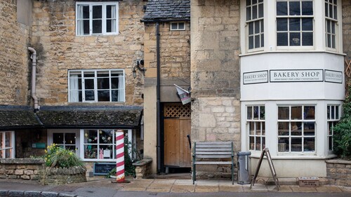 Gordon Cottage - sleeps 4 guests  in 2 bedrooms