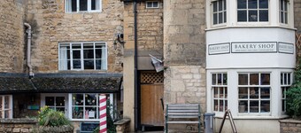 Gordon Cottage - sleeps 4 guests  in 2 bedrooms