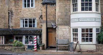 Gordon Cottage - sleeps 4 guests in 2 bedrooms