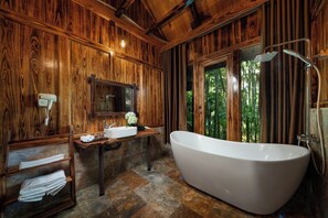 Luxury Twin Room, Balcony, Mountain View | Bathroom | Shower, free toiletries, hair dryer, bathrobes - Asia Tropical Resort (Ba Thuoc)