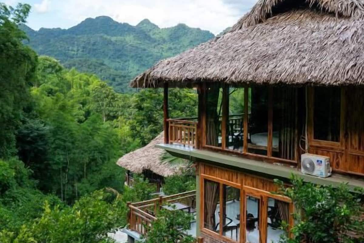 Felles sovesal | Minibar, safe på rommet, skrivebord og strykejern/-brett