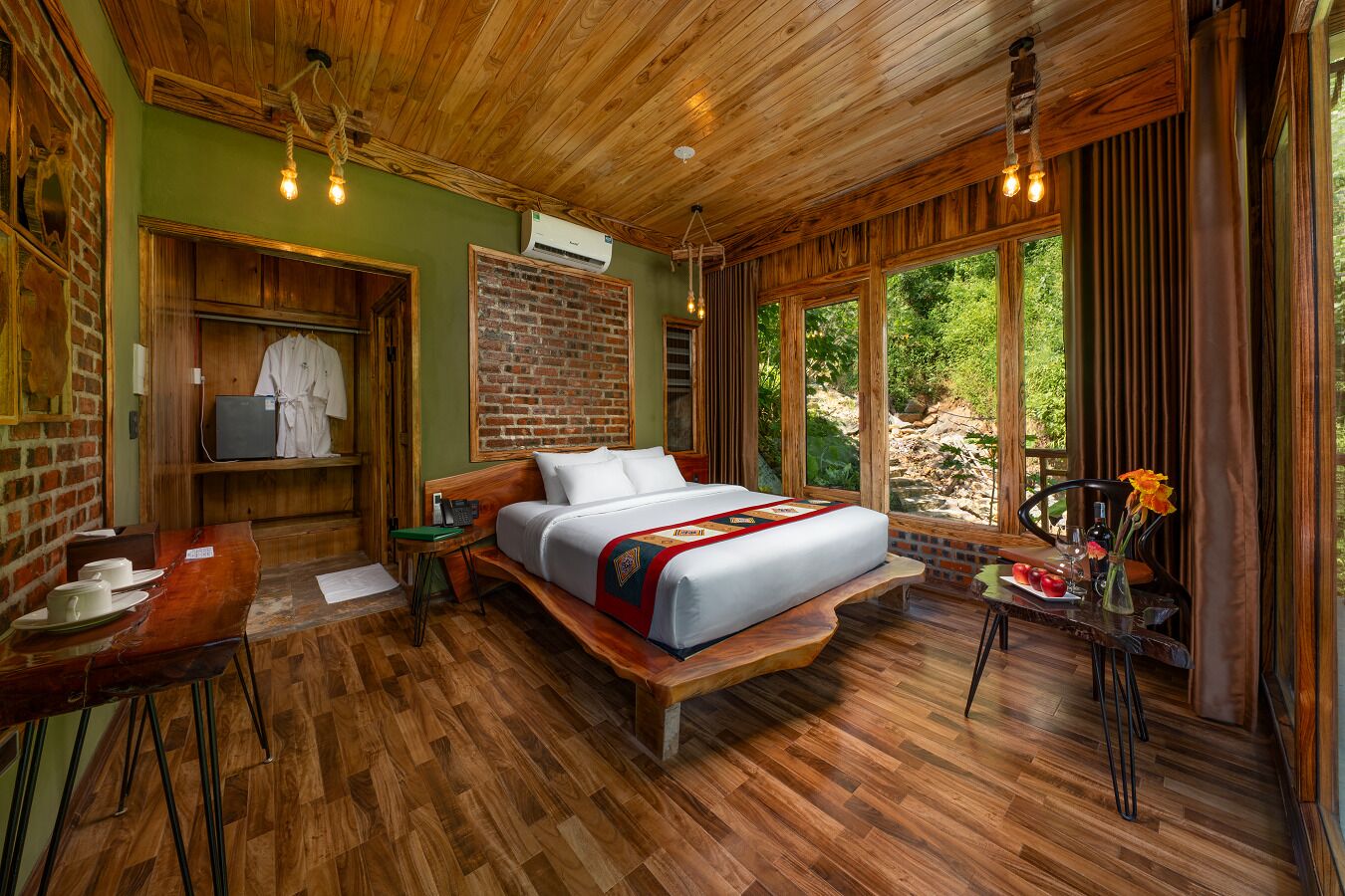 트래디셔널 더블룸, 발코니, 산 전망 | 미니바, 객실 내 금고, 책상, 다리미/다리미판