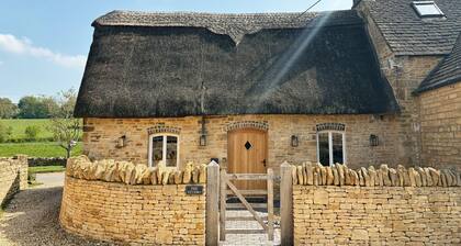 The Studio Cottage - pet friendly in Broad Campden near Chipping Campden