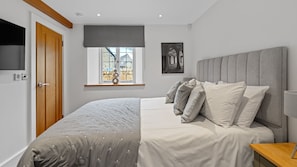 2 soverom, strykejern/-brett, reiseseng for barn og wi-fi (inkludert)