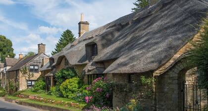 The Studio Cottage - pet friendly in Broad Campden near Chipping Campden