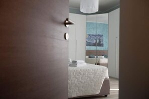 2 bedrooms, in-room safe, desk, iron/ironing board