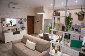 Smart TV, video games - Accogliente appartamento in centro storico, colazione inclusa. (Viterbo)