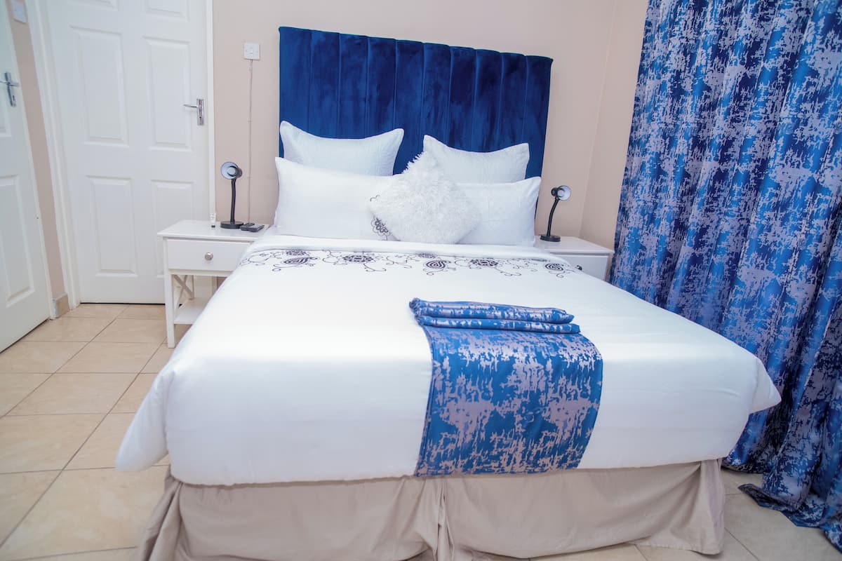 Suite, Gartenblick | 1 Schlafzimmer, Schreibtisch, laptopgeeigneter Arbeitsplatz