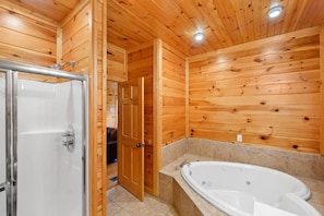 Bathroom - 5 Mins to GBurg! Hot Tub*MTN Views*Games*Comm Pool (Gatlinburg)