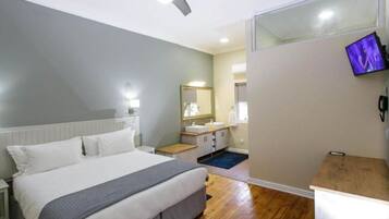 2 bedrooms, iron/ironing board, free WiFi