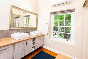 Apartment, Non Smoking, Patio | Bathroom