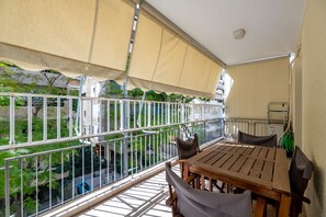 屋外ダイニングエリア