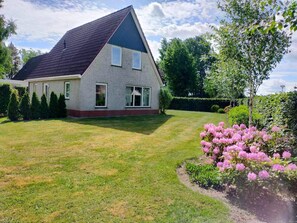 Exterior - Family friendly vacation home in Schoonloo with lots of privacy (Schoonloo)