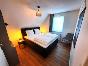 Desk, iron/ironing board, travel cot, free WiFi - Family friendly vacation home in Schoonloo with lots of privacy (Schoonloo)
