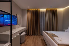 Desk, soundproofing, free WiFi - Diol Hotel (Ksamil)