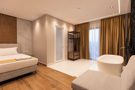 Escritorio, sistema de insonorización y wifi gratis . Diol Hotel