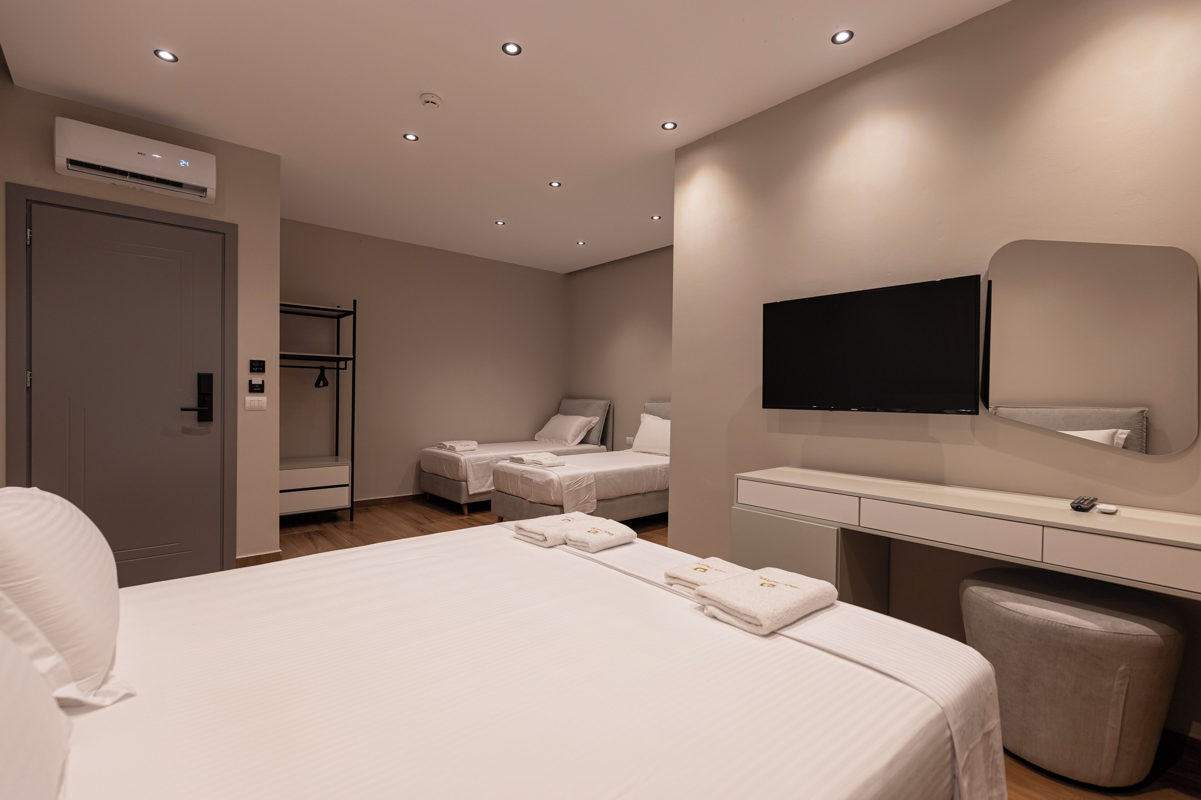 华丽四人房, 一层 | 办公桌、隔音、免费 WiFi