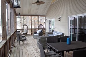Outdoor dining - 7-bedrm, 5-bath home on 168' of open shoreline on a wide, deep-water cove. (Henrico)
