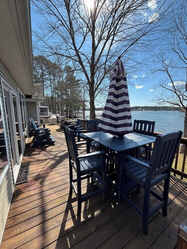  Spacious 7-bedroom, 5-bath home on 168' of a wide, deep-water cove.