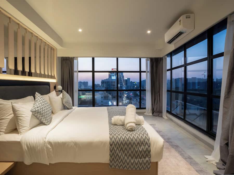 Suite estudio | Escritorio, espacio para trabajar con un portátil, wifi gratis