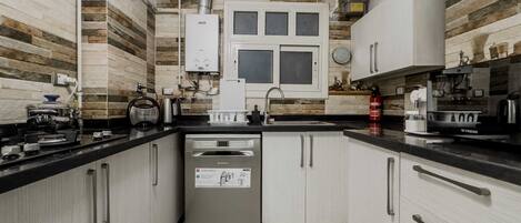 Basic Apartment | Dapur peribadi | Peti sejuk, ketuhar gelombang mikro, ketuhar, dapur