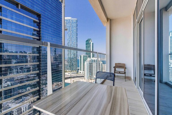 Departamento familiar, balcón, vista al mar | Balcón