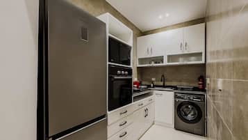 Basic Apartment (Trendy & Tidy) | Private kitchen | Fridge, microwave, oven, stovetop