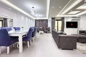 Basic Apartment | Interior - Xuru Stays I The Bold & Bright 3bdr Apt. 15 Min To Airport (Cairo)