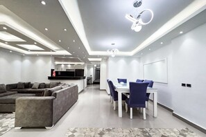 Basic Apartment | Dining