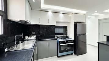 Appartement | Cuisine privée | Réfrigérateur, micro-ondes, plaque de cuisson, bouilloire électrique