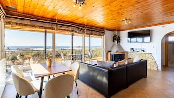 5 habitaciones, escritorio y acceso a internet