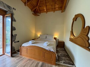House, Smoking | 3 bedrooms, Internet