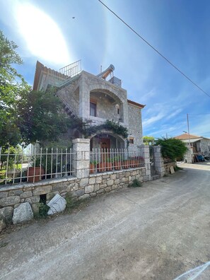 3 bedrooms, Internet - Stara Stone House Tranquil Garden Dazzling View (West Mani)