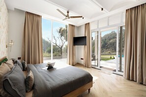 10 quartos, ferros/tábuas de passar roupa, Wi-Fi, roupa de cama