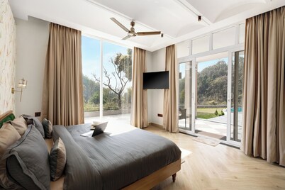 Luxurious forest view quaint resort 10 bedrooms in charming Rishikesh