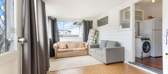 Shelby Cottage - Cozy Retreat in Quiet Paynesville